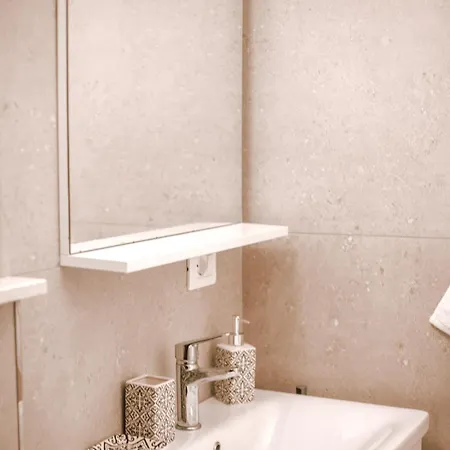 Apartman Parid Blue Golem